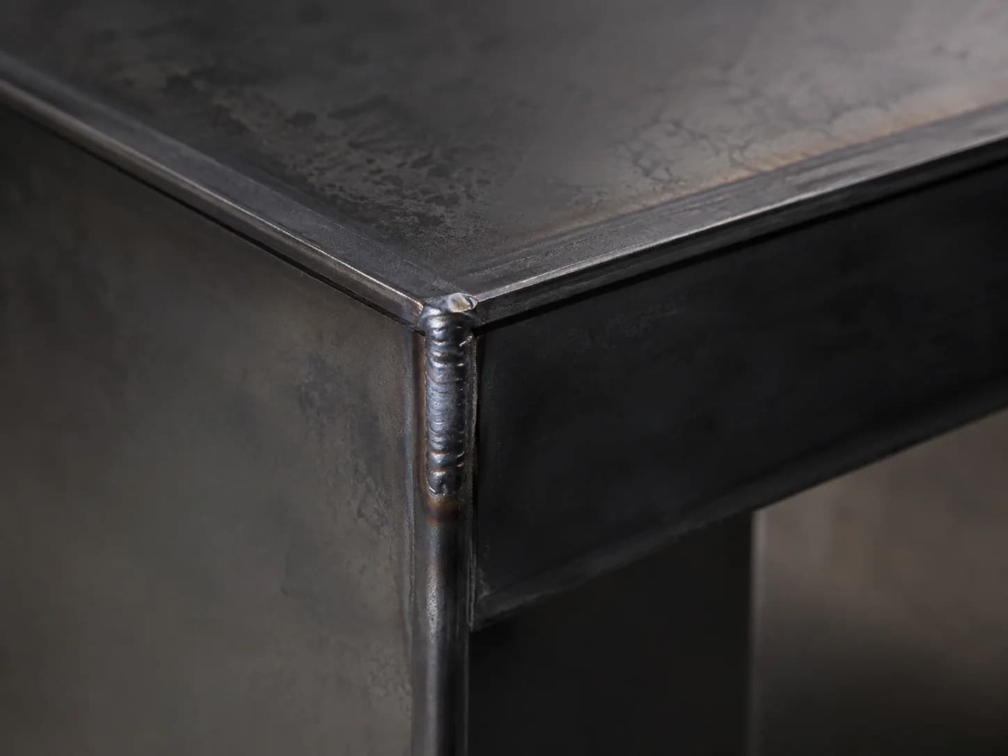 Blackened Steel edge and profile detail