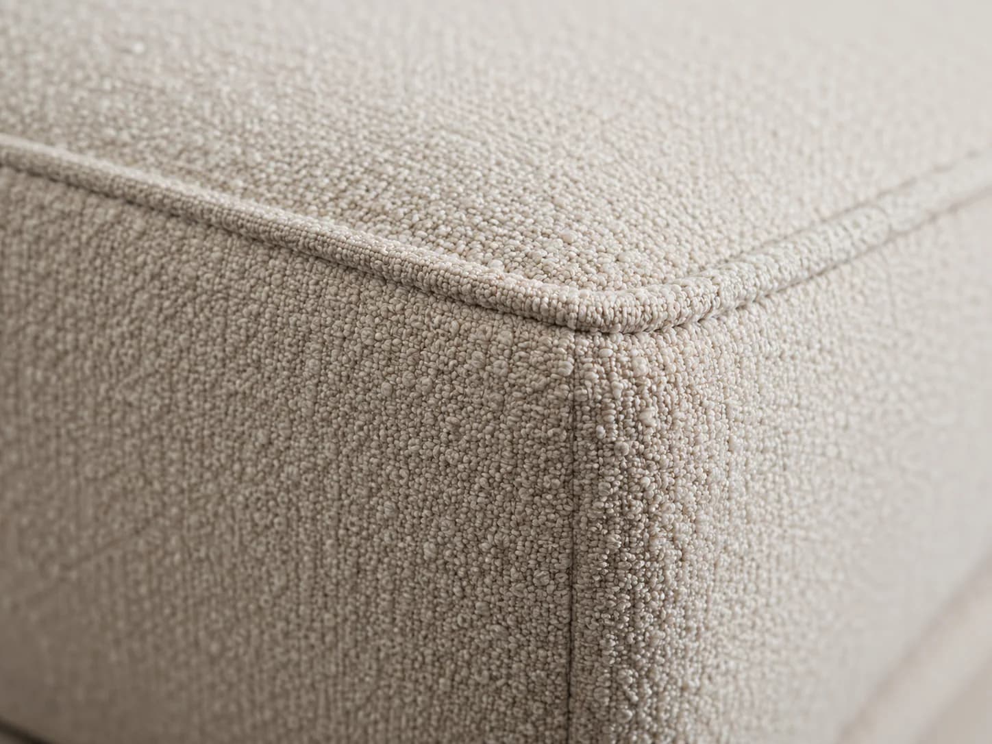 Bouclé edge and profile detail
