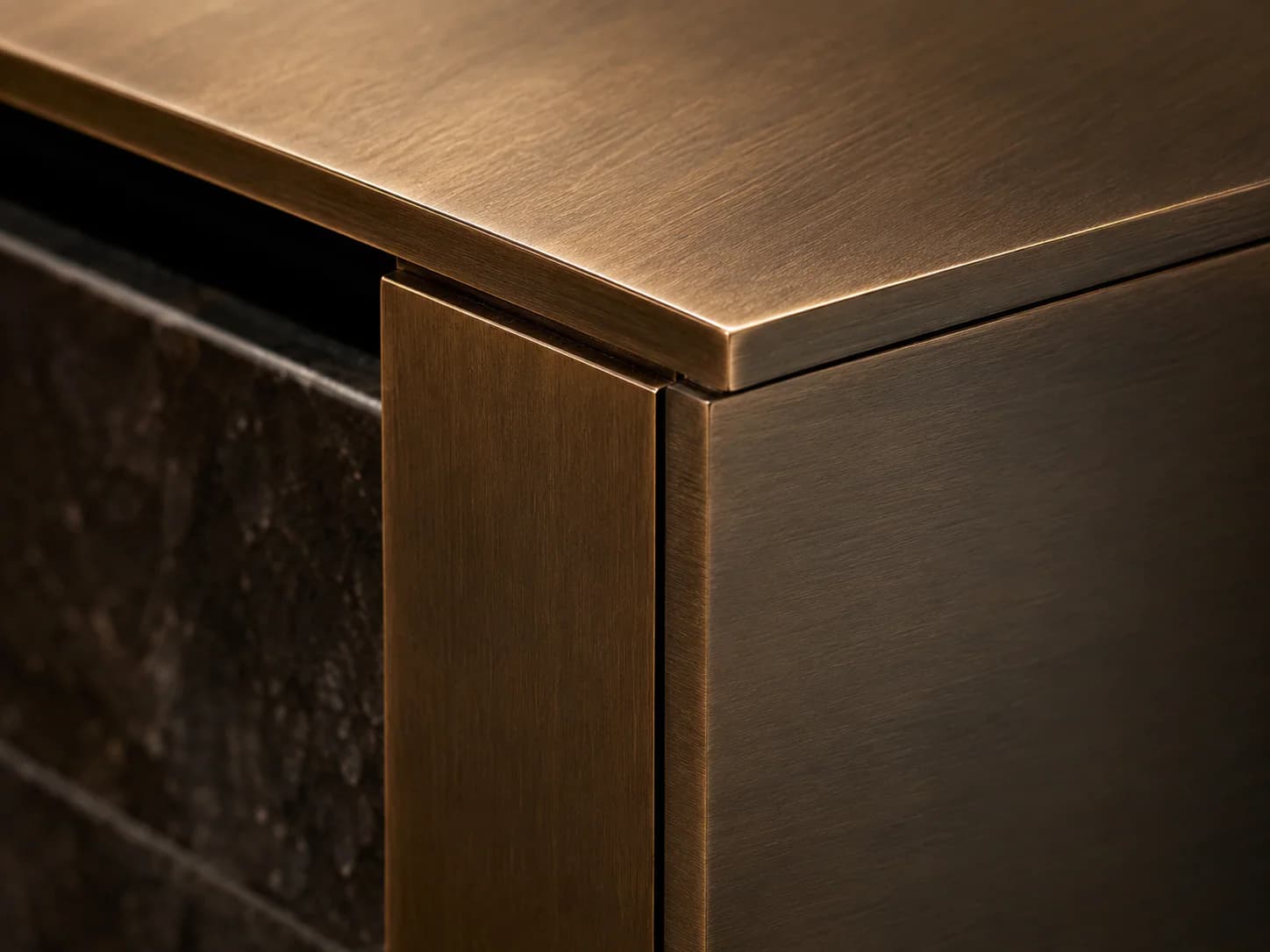 Bronze edge and profile detail