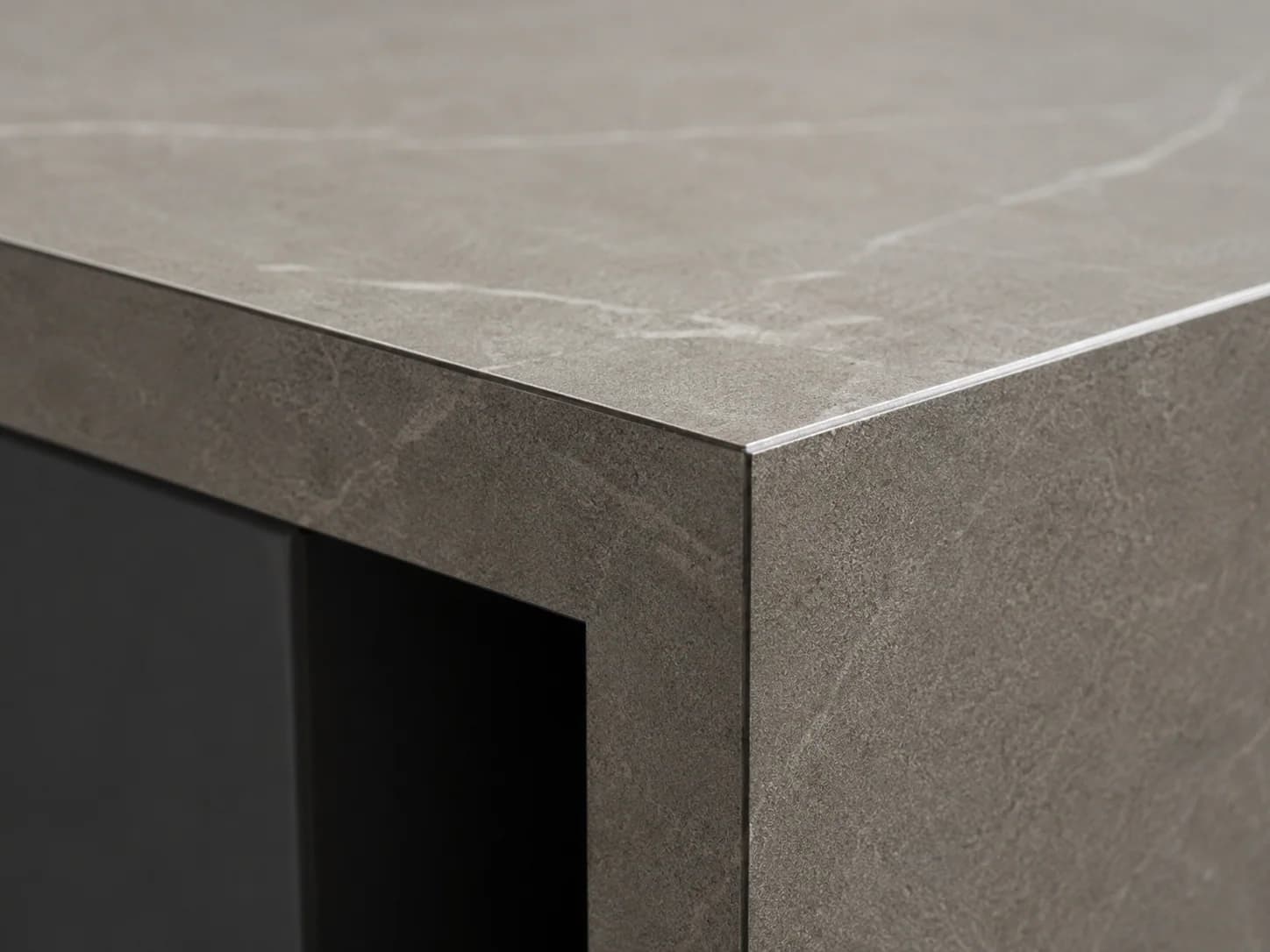 Sintered Stone edge and profile detail