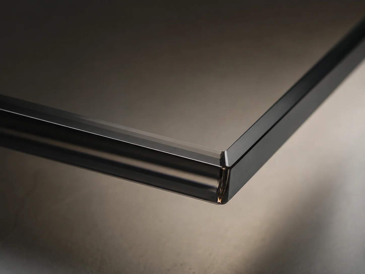 Smoked Glass edge and profile detail